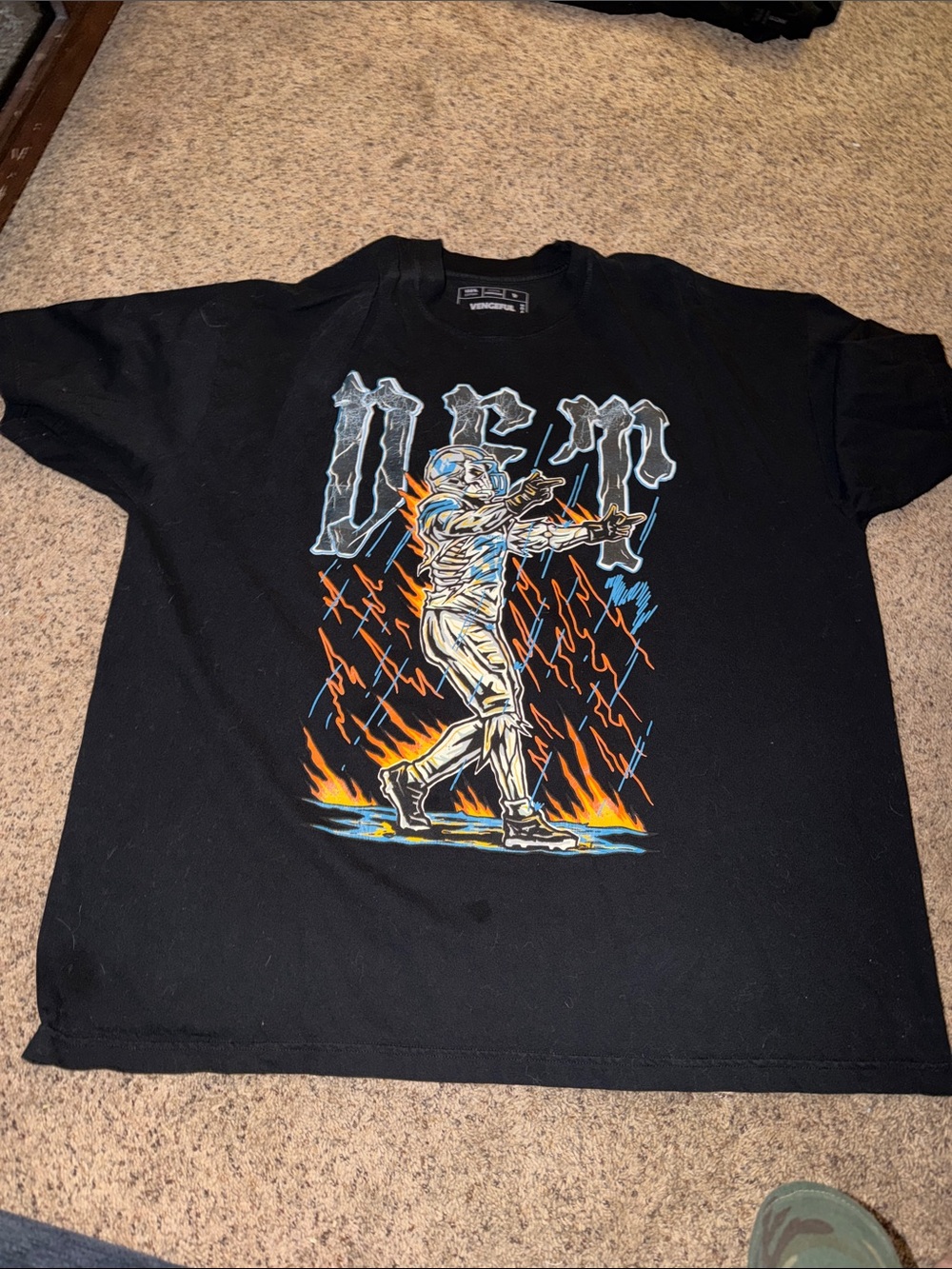 DETROIT LIONS Short-Sleeve Graphic Tee with Football Player Illustration